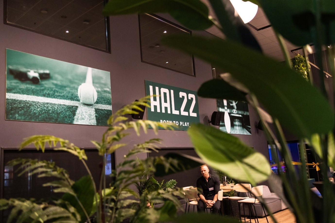 Niki Kolker, Hal 22